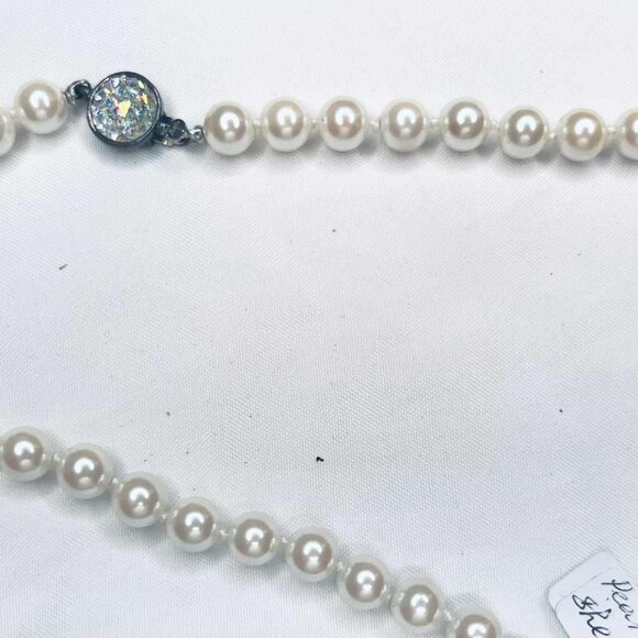 ✨ Vintage 1960s Faux Pearl Necklace w/ Sparkling Crystal Clasp, 45 cm - Picture 1 of 5